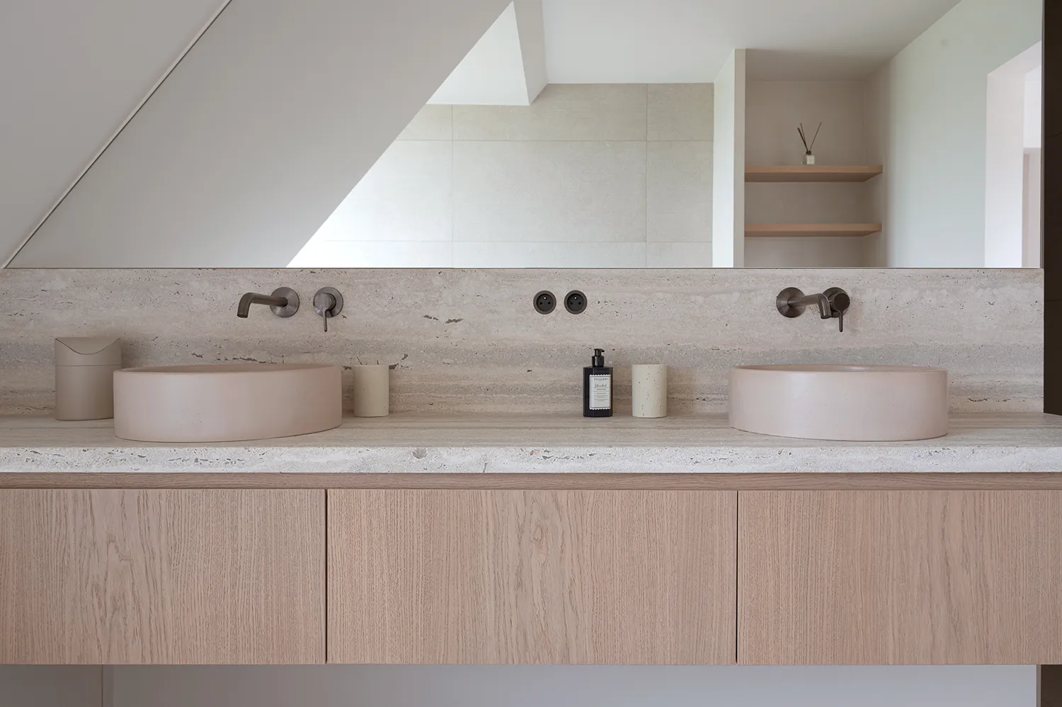 Maatkast als badkamermeubel. Ontdek het ruime assortiment in de toonzalen van Hout Luyten.