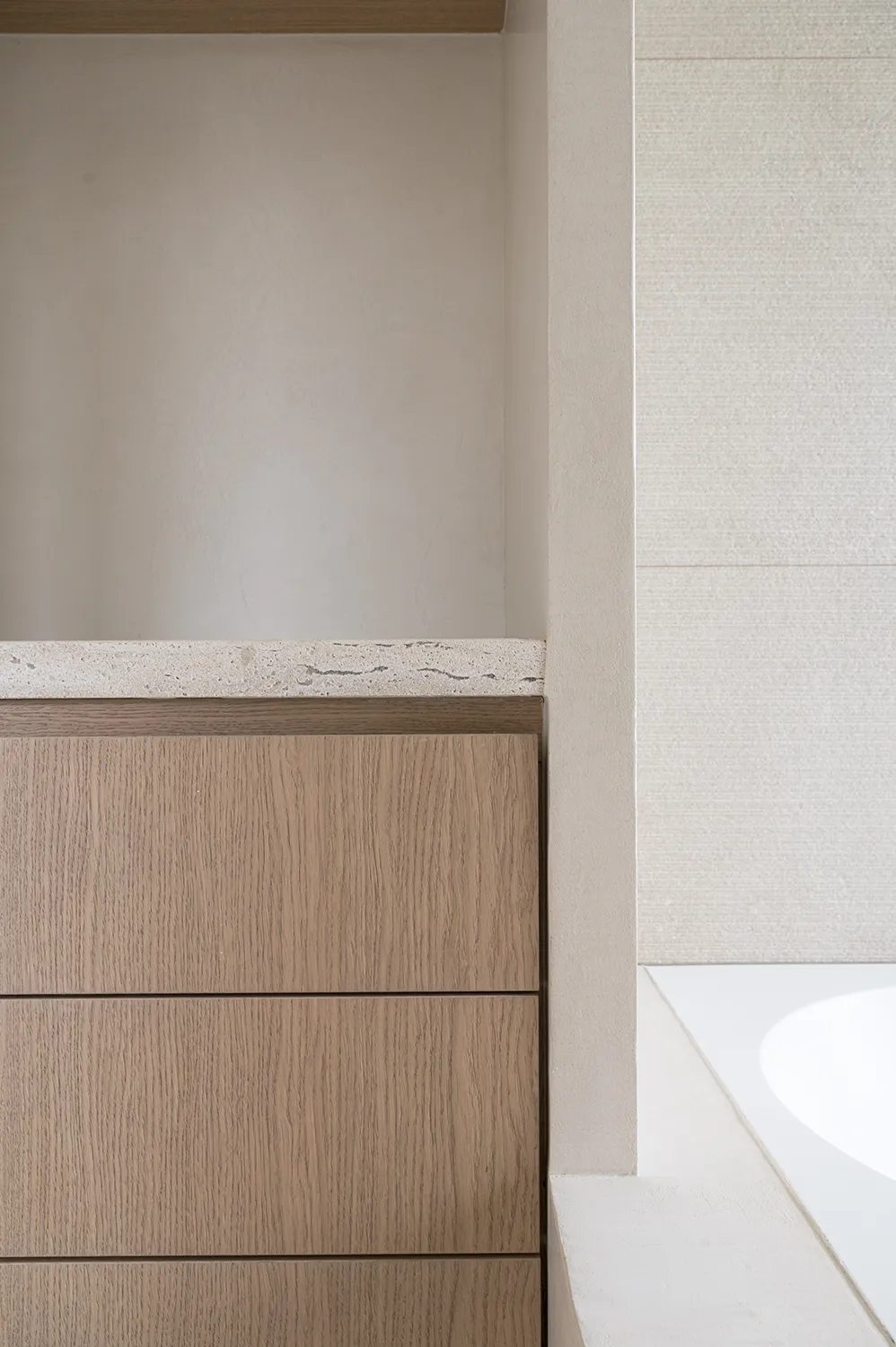 Maatkast in een badkamer. Ontdek het ruime assortiment in de toonzalen van Hout Luyten.